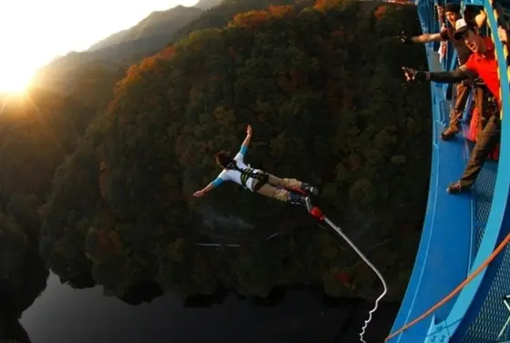 バンジージャンプ