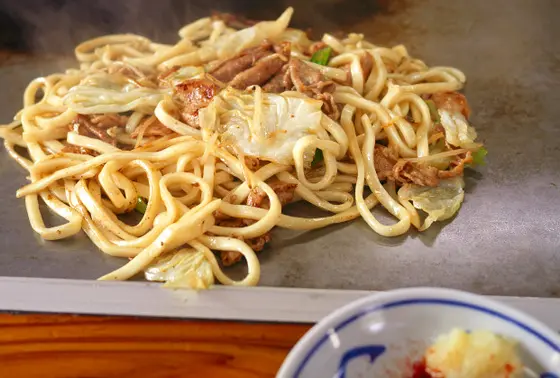 ホルモン焼うどん