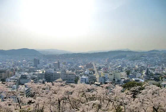 天守から見た津山の街並み