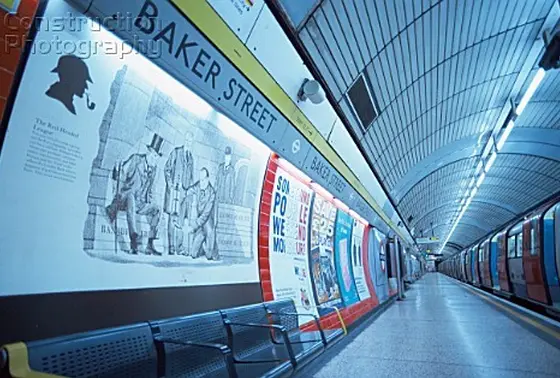 シルバーのJubilee Line