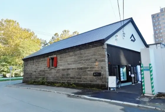 倉庫をリノベーションしたお店