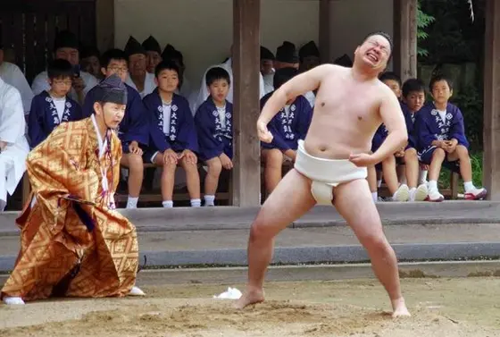 年２回の神事『一人角力』