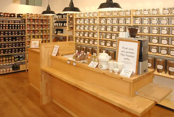 紅茶、ハーブティーのコーナー