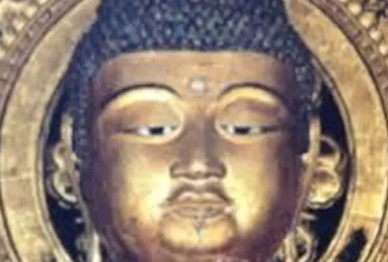中尊だけは大きい