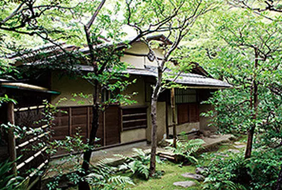 根津美術館　庭園内の茶室