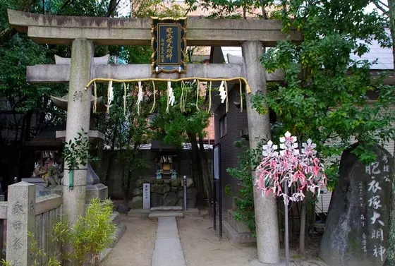 胞衣塚大明神（よなづかだいみょうじん）