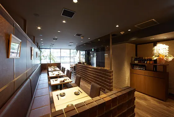 スタイリッシュな蕎麦屋。