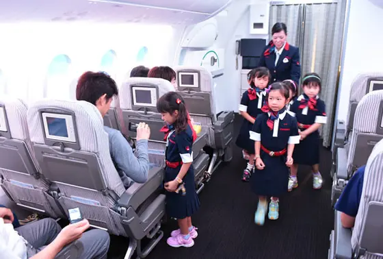 親も機内に入れます