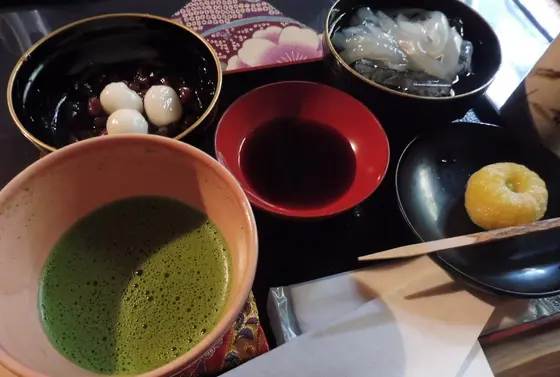 いろいろ楽しめる「菓子膳」