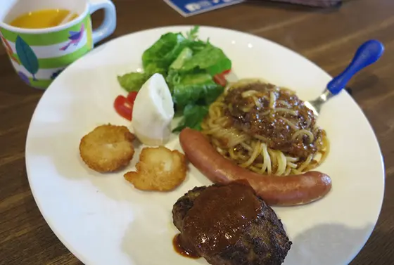 お子様セット(ハンバーグ、パスタ、デザート、ジュースのセット)　1,000円