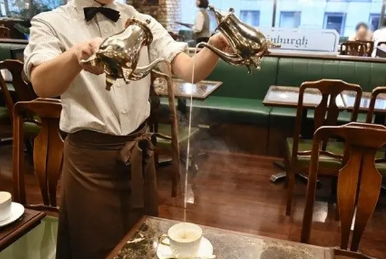 席でのパフォーマンスも