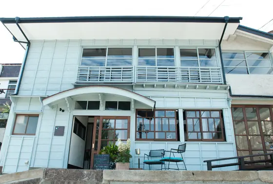築100年の建物がカフェに生まれ変わりました。