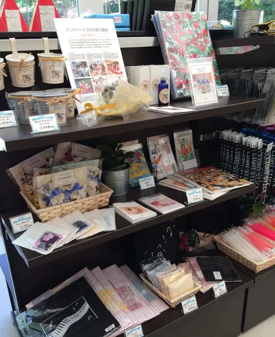 たくさんのグッズを販売