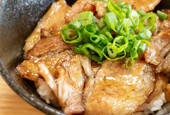 恵水ポーク豚丼 850円