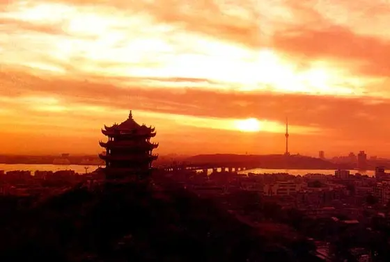 孤帆遠影尽碧空