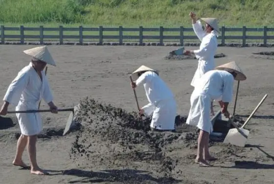 広く清浄な塩田