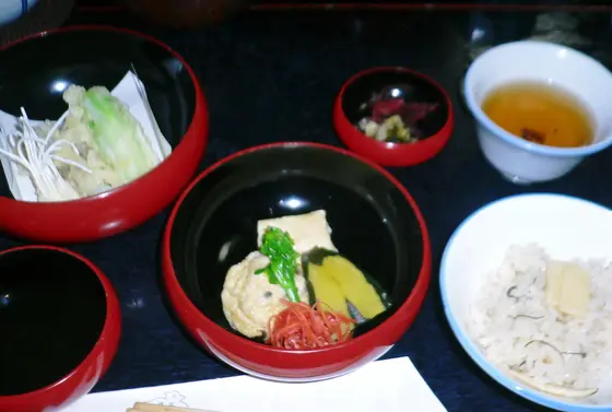 これが”鉄鉢料理”です。