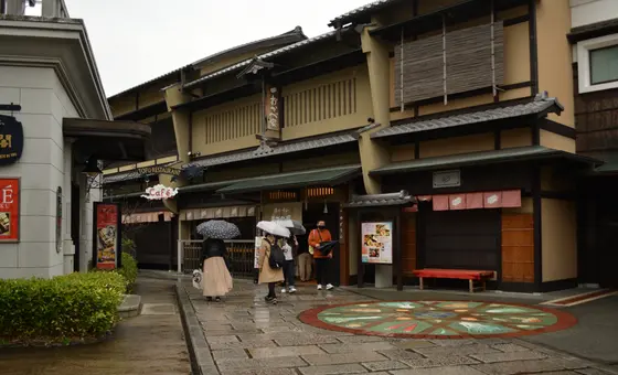 奥に続く京町家