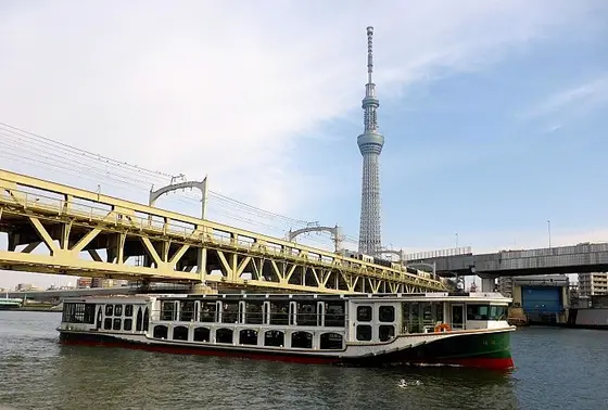水上バスで隅田川めぐりを楽しむ約40分のクルーズ