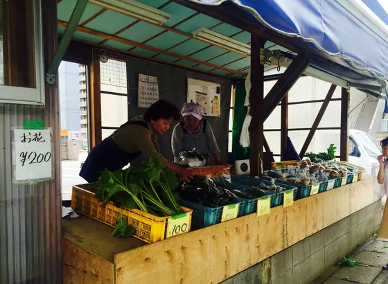 道中に野菜直売店