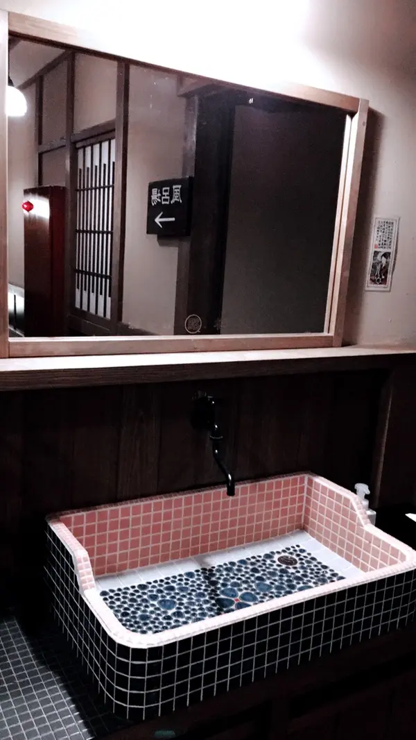 洗面台もレトロで素敵