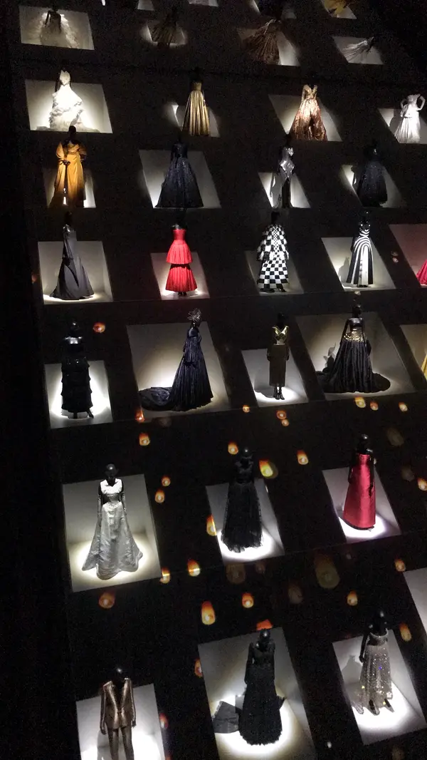 プロジェクターを活用した展示