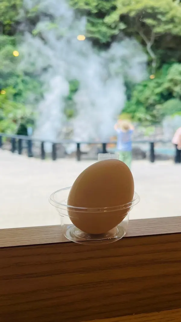 本物の温泉卵。海地獄で茹でられていました。