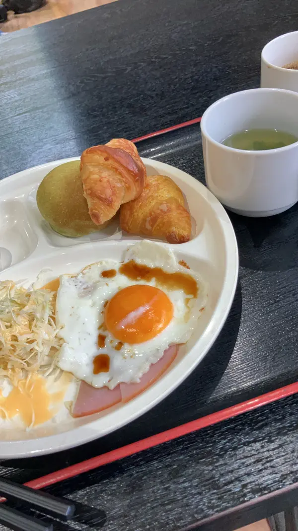 朝食つき