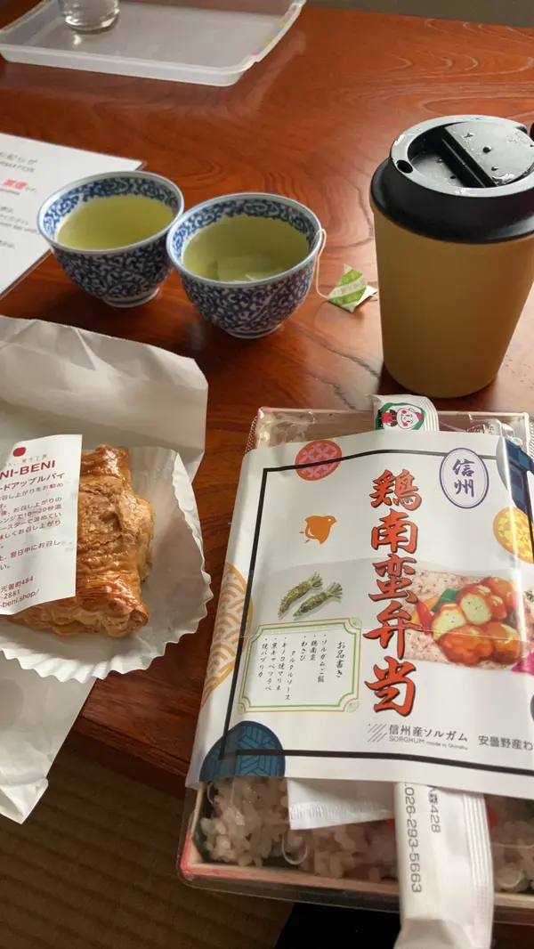 鶏南蛮弁当1000円とアップルパイ450円