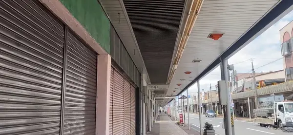 商店街のアーケード
