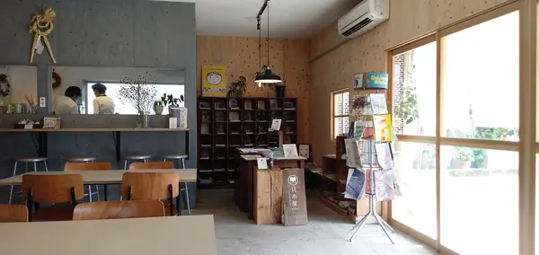 コメーキングスペース コメの只本屋