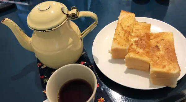 ホットコーヒーとモーニングAセット