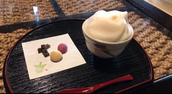 ぶくぶく茶（お菓子付き） 770円