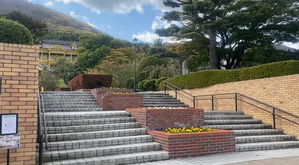 坂を登っていく！