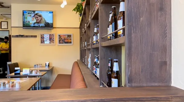 色々な国のビール瓶が飾ってあってかわいい
