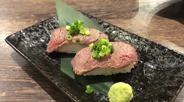 石垣牛炙り握り2貫（680円）