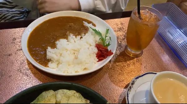 辛口キーマカレー(880円)とアイスティー(190円)