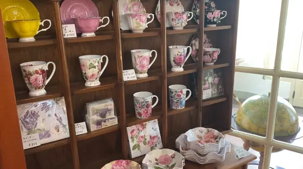 ティーカップも販売