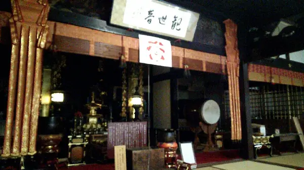 まずは本堂でのお参りから