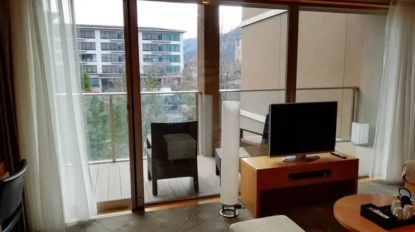 お部屋から庭園を望む