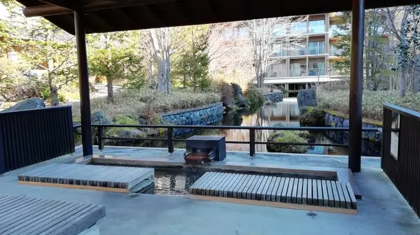 中庭にある足湯