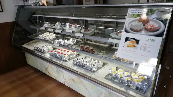 ショーケースにくぎづけ