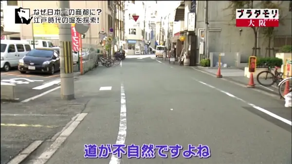 不自然な道の流れ