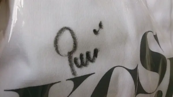 あ！Ｔシャツに何か書いてある！
