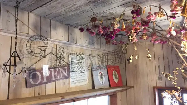 お店の壁