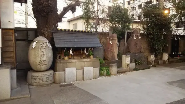 塚が並ぶ