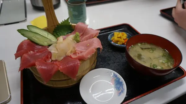マグロ丼