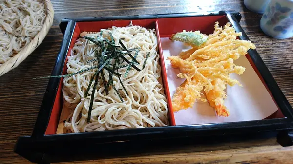 天ざる蕎麦（冷たい蕎麦）　９４０円