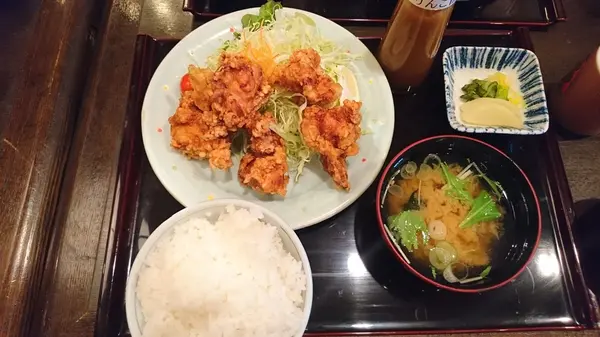 若鳥の唐揚げ定食　大ライス　９８０円