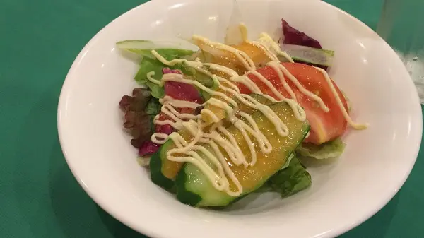 まずサラダ